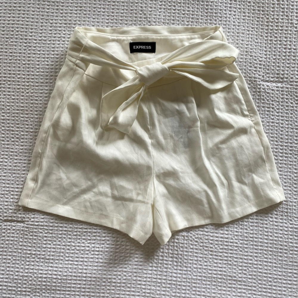 Express Women's Cream Shorts